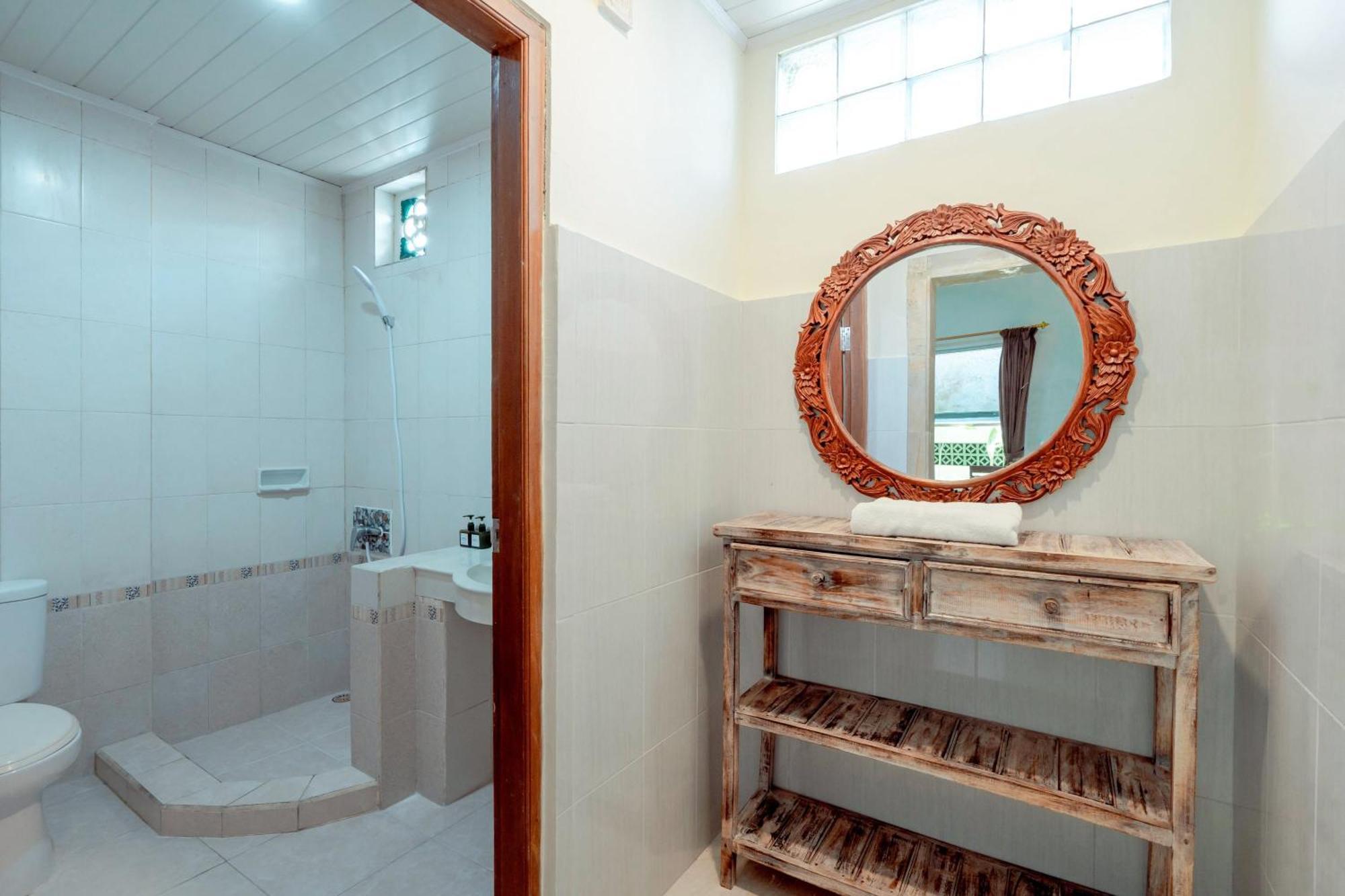 Urbanview Hotel Rasa Sayang Inn Tanjung Benoa Bali Kuta Selatan Exterior foto